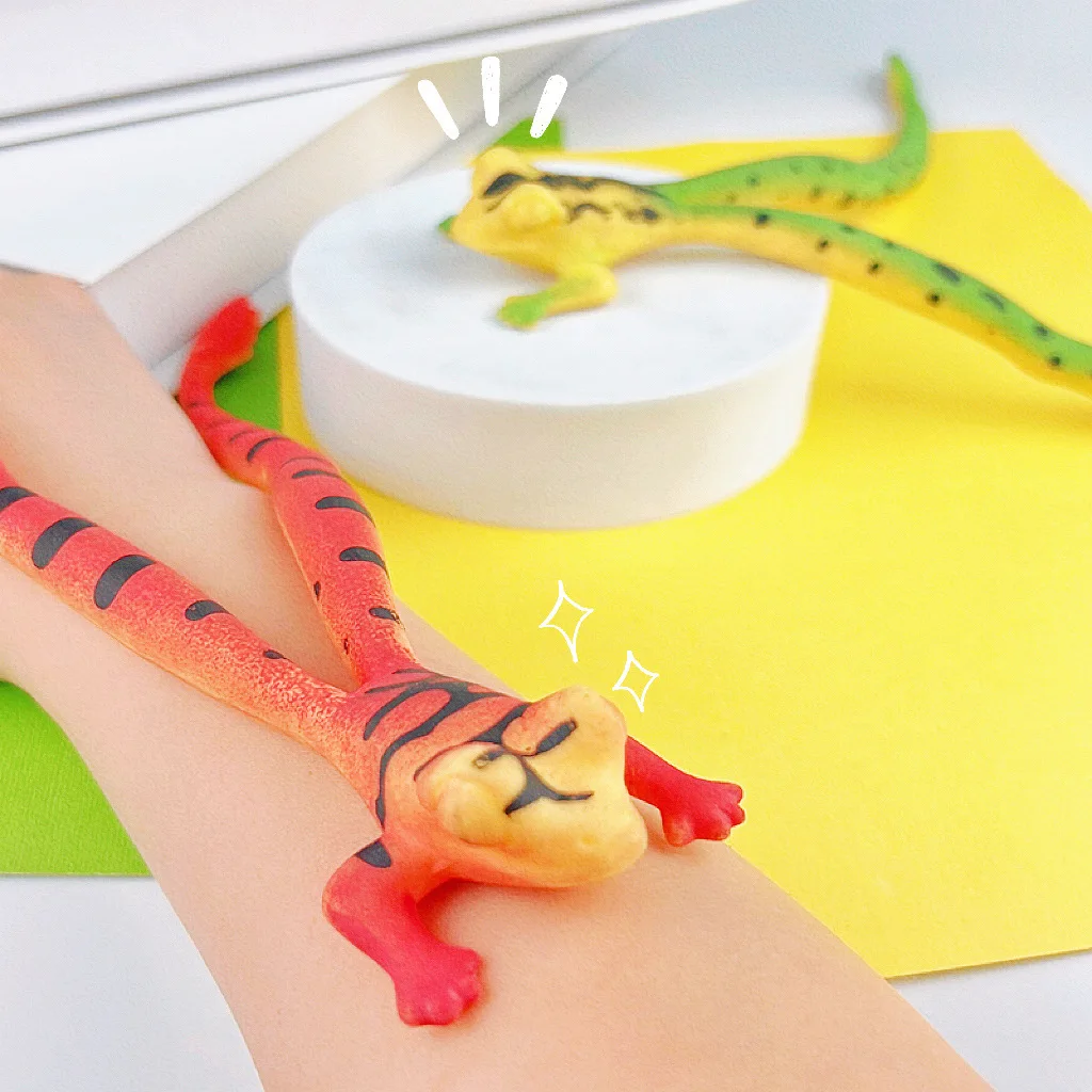 1pc Cartoon Catapult Stretchy Frog Stress Relieving Toys Creative Finger Soft Rubber Neat Pranks Slingshot Children Novelty Toys