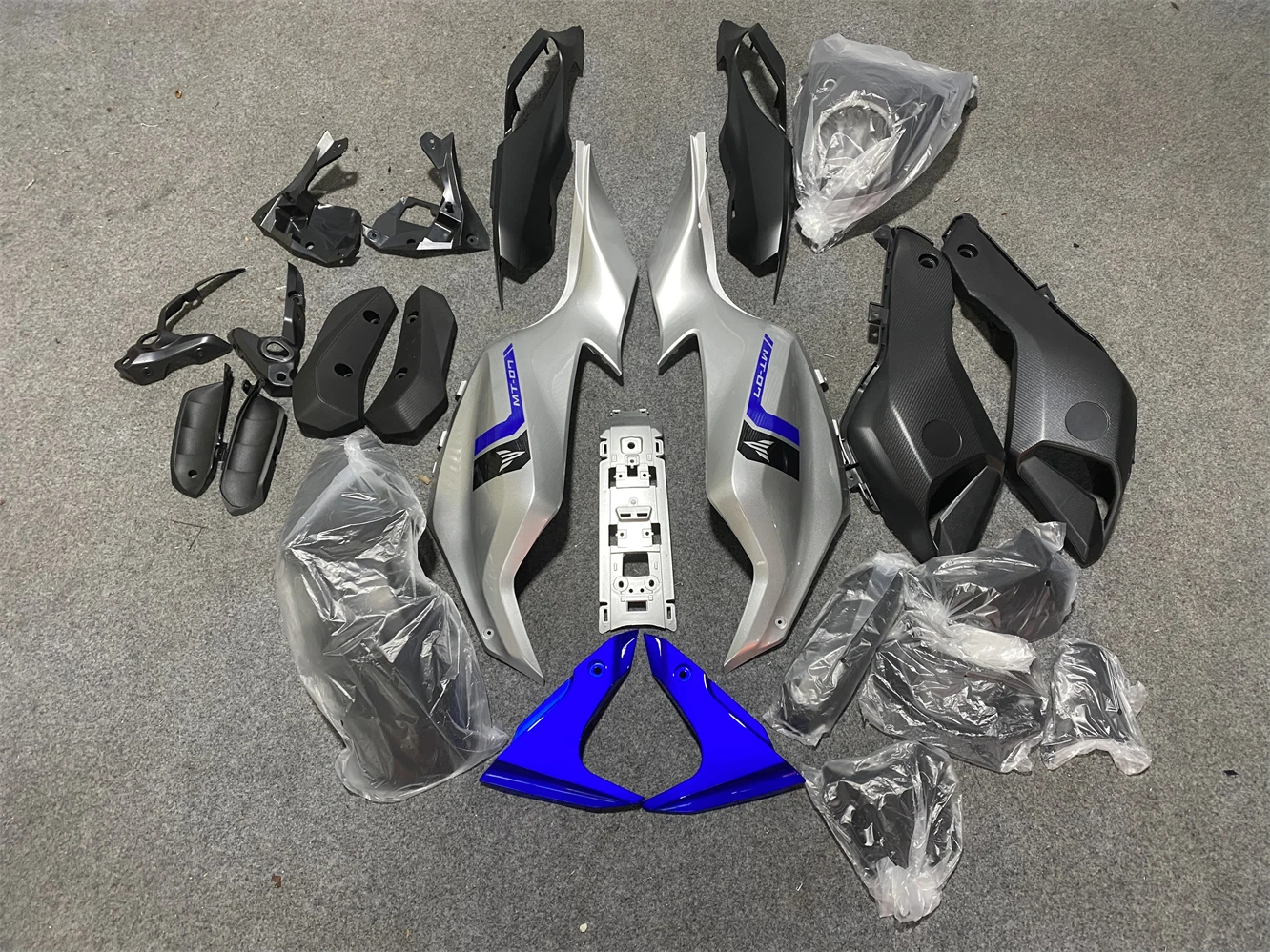 

Комплект обтекателей для мотоцикла Yamaha MT-07 13-16 лет MT07 2013 2014 2015 2016 обтекатель серебристо-синий
