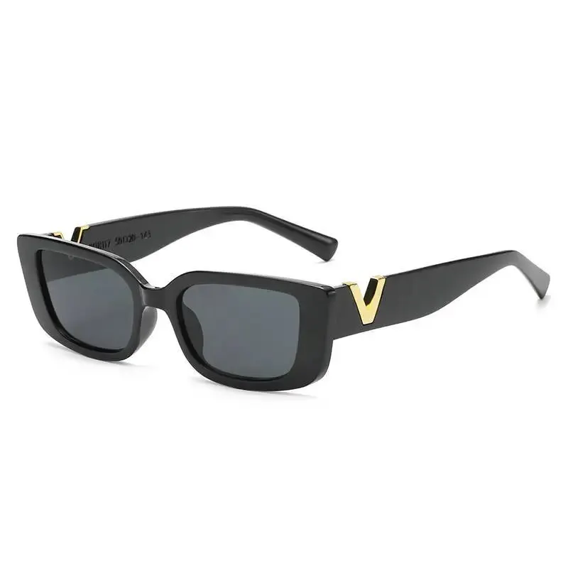 Chic Retro Small Frame Women's Sunglasses - 2023 Edition