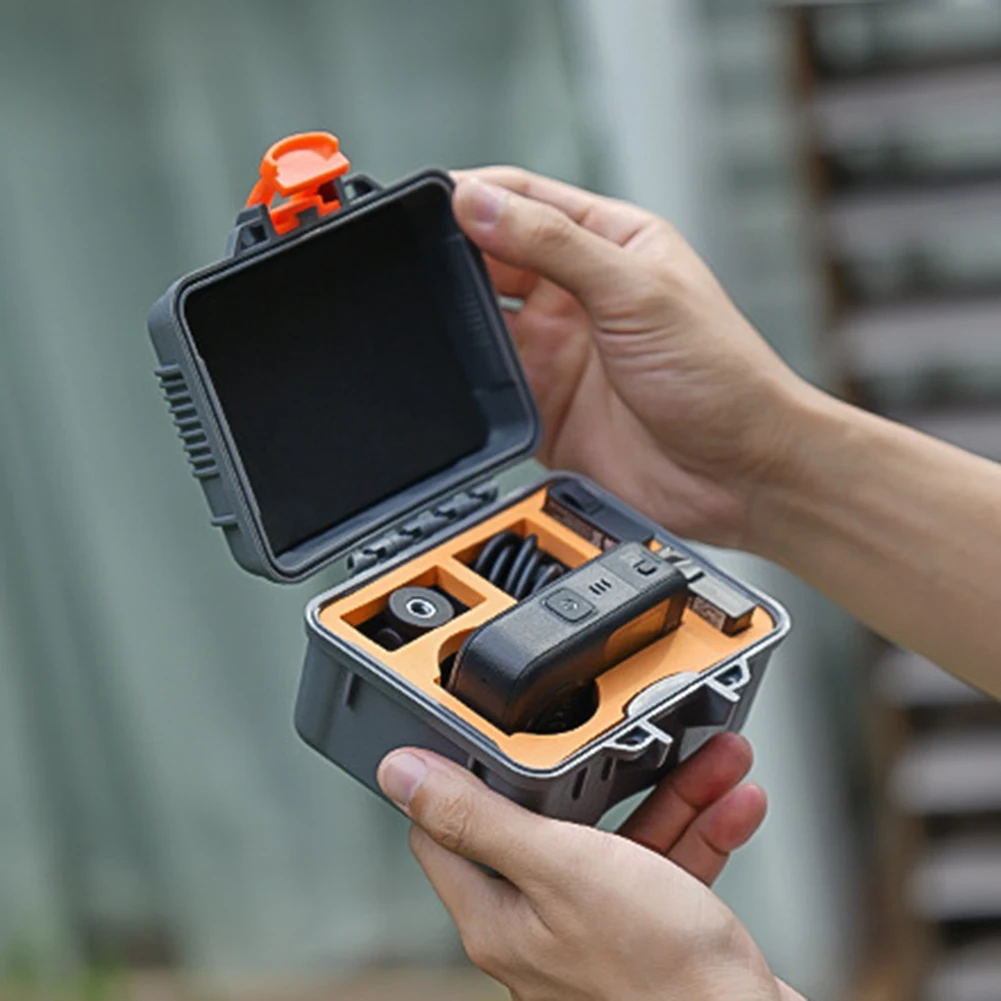 DJI OSMO360용 방수 보관함으로 카메라와 액세서리가 물 손상이나 물리적 충격으로부터 보호할 수 있도록 설계되었습니다.