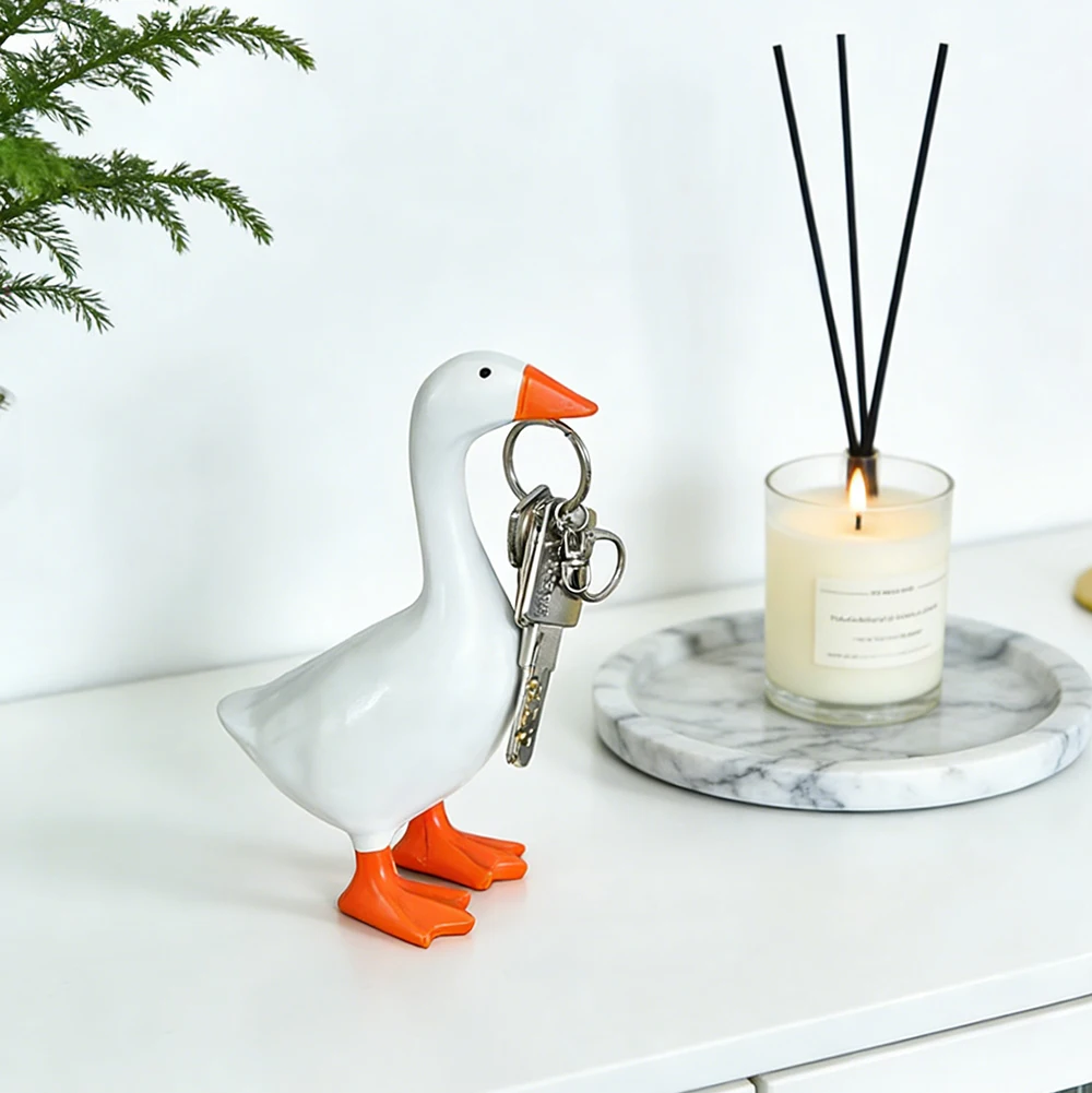 1Pc 자기력 있는 거위 열쇠고리 집 장식 조각품 사무실 책상 장식 레진 거위 오리 조각품 공구 걸이 집 선물
