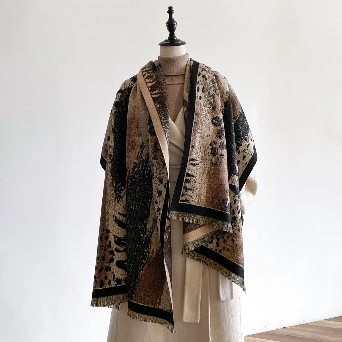 Ladies 2025 Latest Design Winter High Quality Two Sided Jacquard Cashmere Scarves Women Thicken Wrap Shawl Imitation cashmere Sc