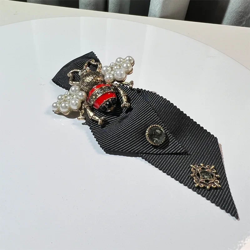 British Style Rhinestone Pearl Bee Tie Fabric Bowties Ties Clothing Short Necktie Shirt Collar for Men and Women Accessories bow tie