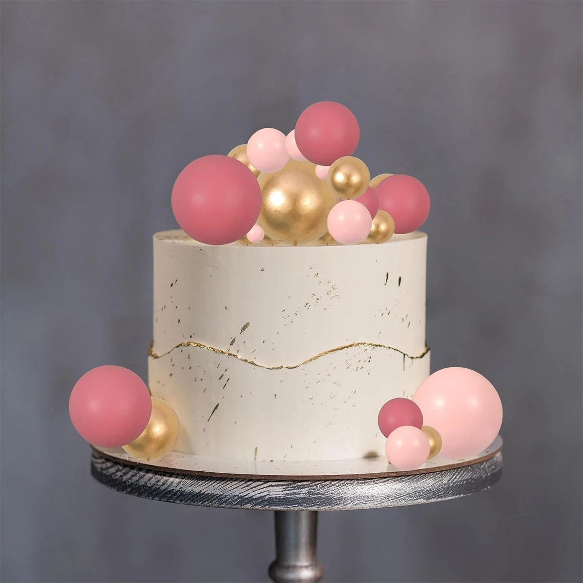 Decorazione per torta a forma di rosa, con palline dorate, per