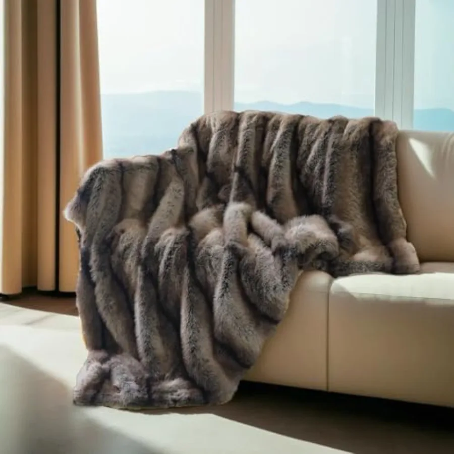 Luxury Faux Mink Fur Throw Blanket for Sofa Armchair and Bed Super Warm Fluffy Cozy Elegant Plush Blanket with Soft Fuzzy Textu