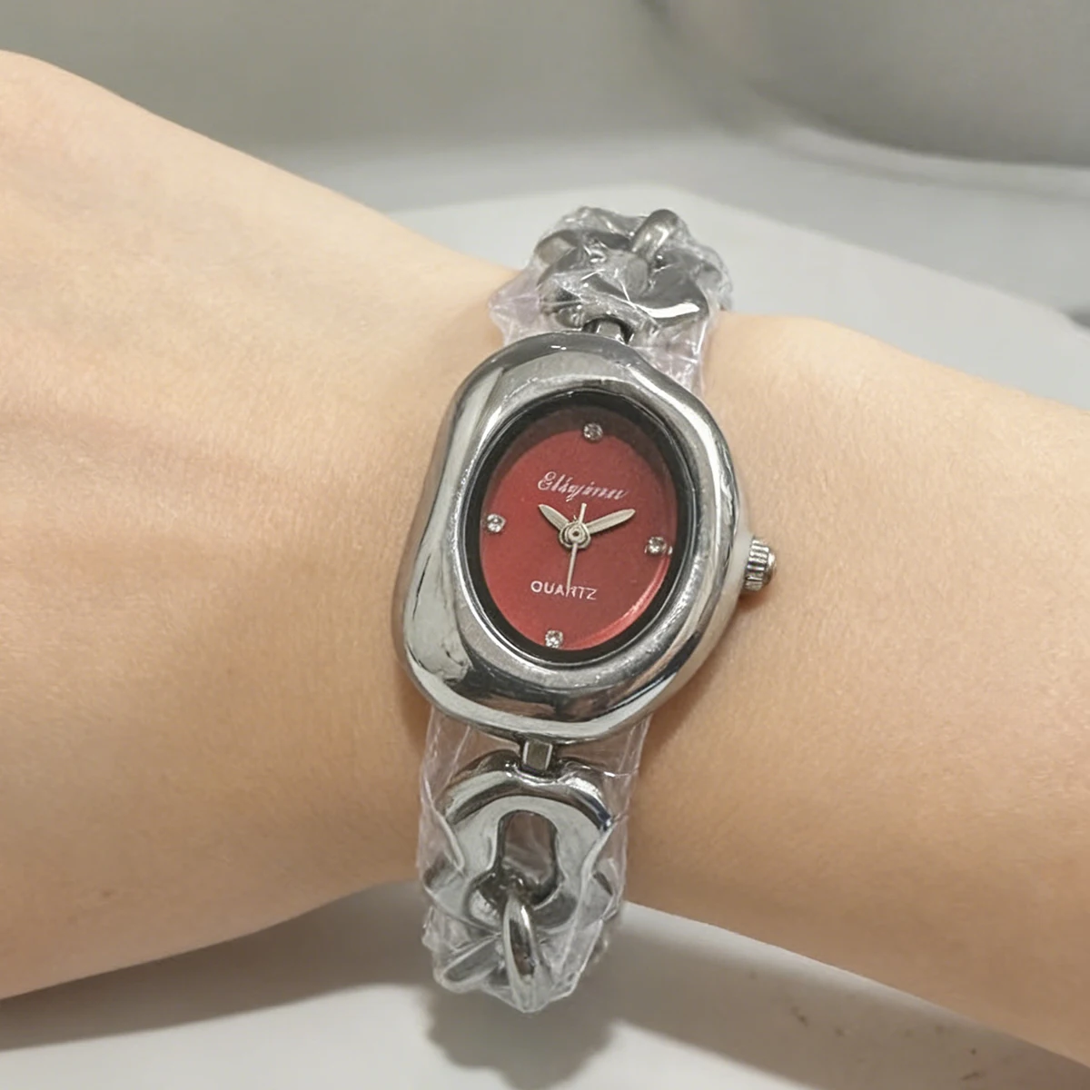 Chic Oval Dial Women's Watch with Chain Bracelet - Simple, Versatile, and Elegant