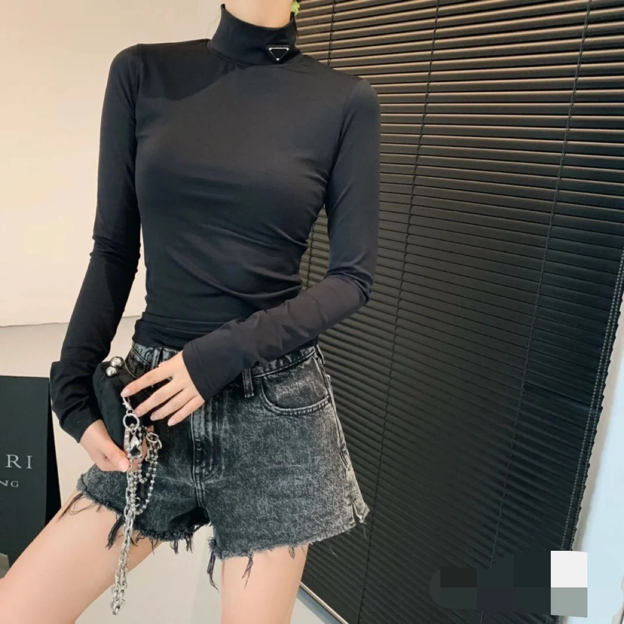 여성용 삼각형 로고 블랙 슬림 고탄성 캐주얼 티셔츠, 럭셔리 디자이너 터틀넥 긴팔 패션 타이드 보터밍 셔츠