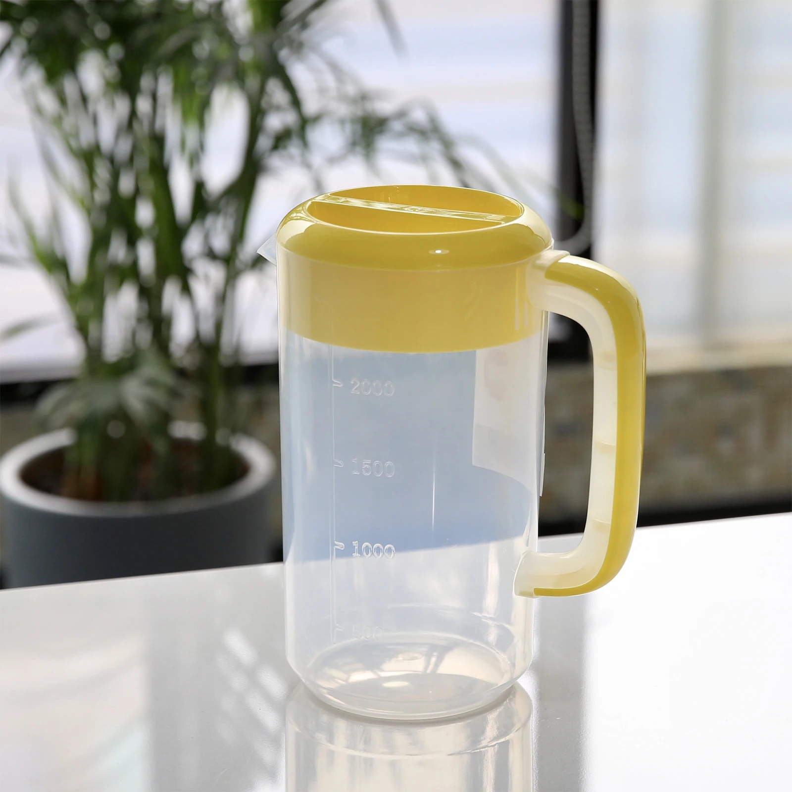 2500ML Plastic Measuring Cup Water Pitcher with Lid Tea Filter Infuser Water Pitcher Jug for Cold Juice Beverage Ice Tea