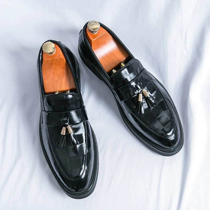 Classic Tasseled Loafers Mens Low Heel Thick Bottom Business Casual Shoes Large Comfortable Wedding Shoes Versatile Oxford