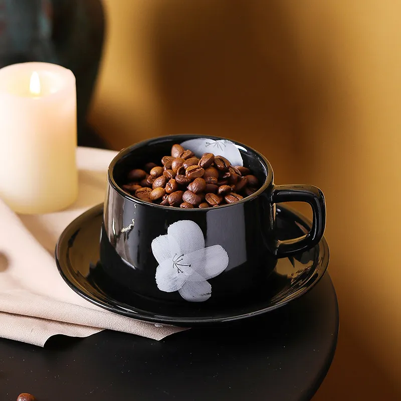창의적인 꽃무늬 귀여운 컵, 가정용 사무용품 도자기 물컵, 미니멀리스트 스타일 커피잔과 접시 세트