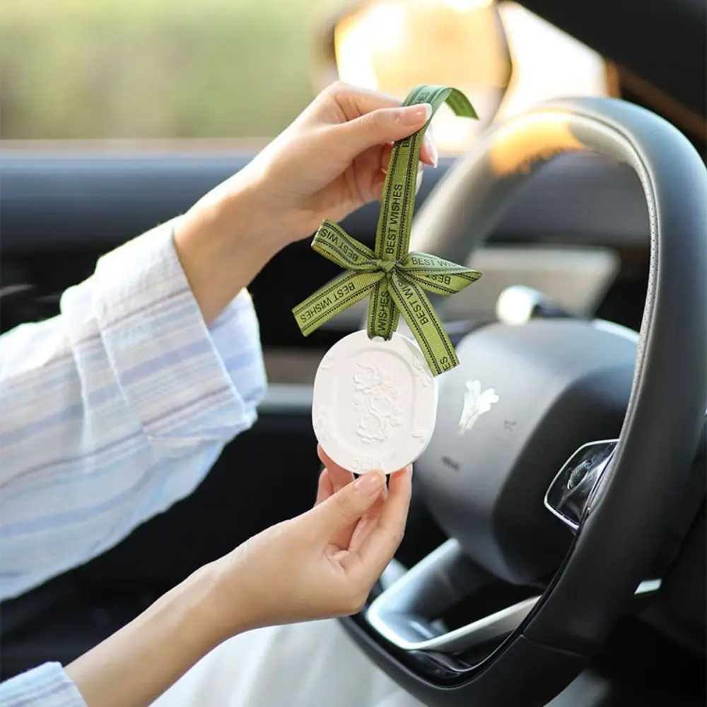 High Quality Creative Car Fragrance Pendant Indoor Fresh air Aromatherapy Pendan Portable Plaster Wax Tablet Wardrobes