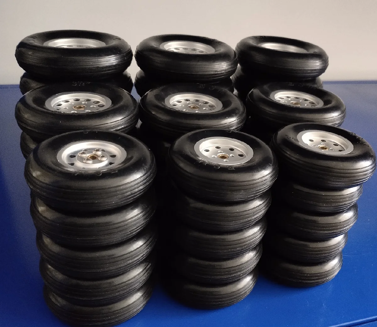 1 Pair Of High Quality CNC Aluminum accessories Rubber Wheel Tire 3" 3.5''  4'' for RC airplanes 2