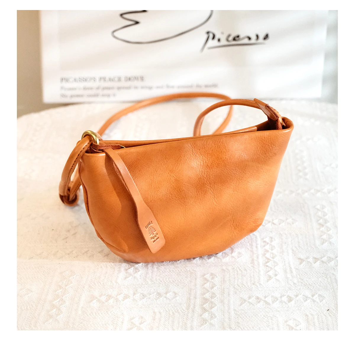 Outdoor-Tageshandtasche aus echtem Leder für Damen, handgefertigt, kleine Umhängetasche aus pflanzlich gegerbtem Rindsleder, schlichte Crossbody-Tasche – Detail 12