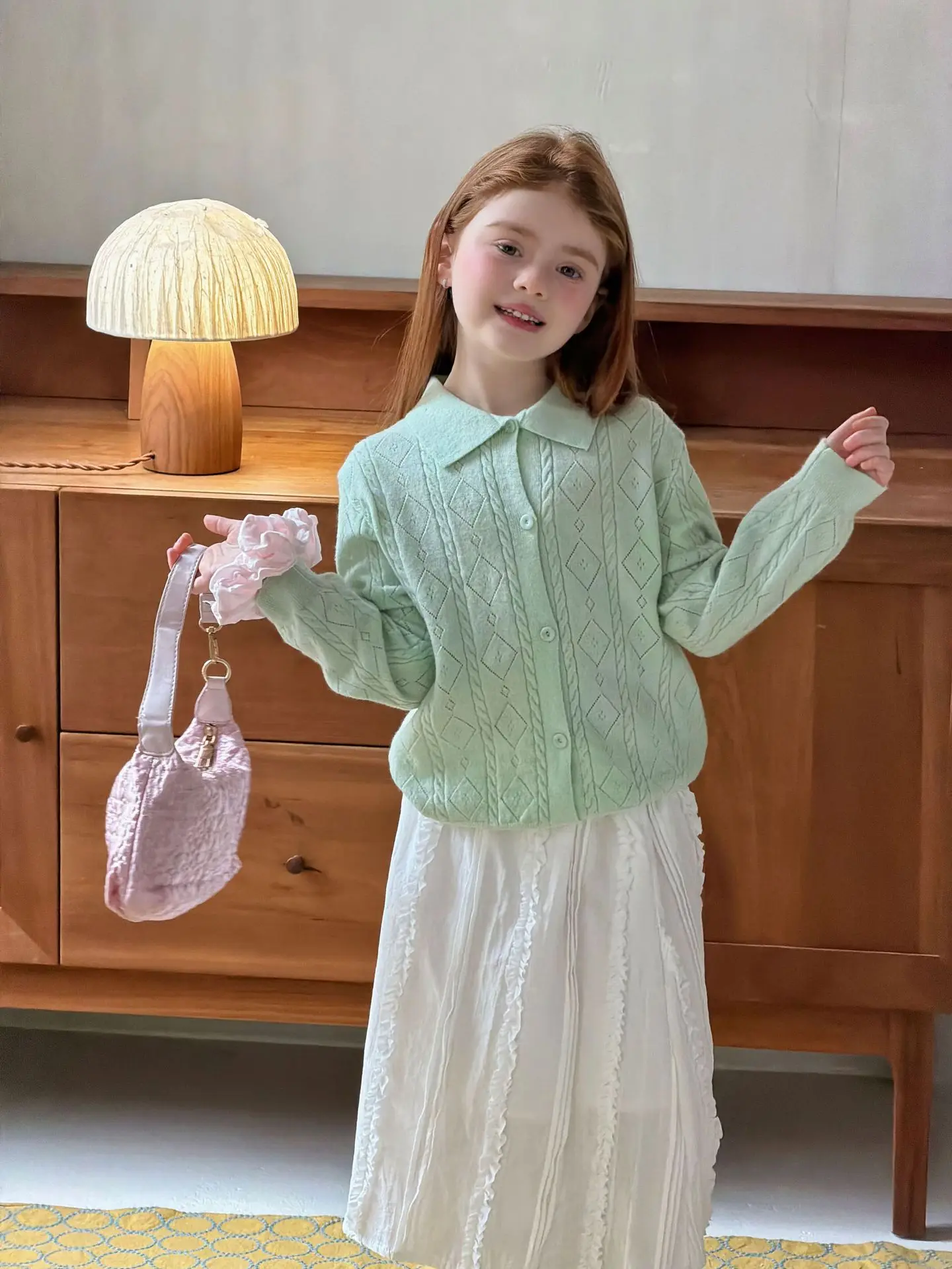 봄 신상 여아 단색 심플 니트 가디건 2026 아동복 여아 부드러운 다용도 스웨터 패션 캐주얼 상의