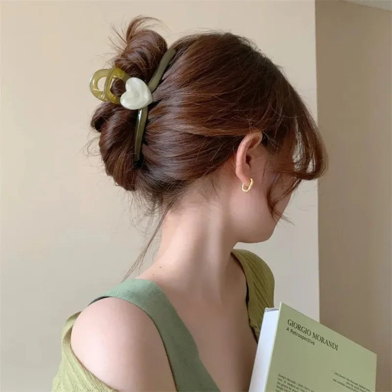 

Woman Extra Large Jelly Heart Hair Claw Barrettes Girl Fashion Acrylic Hair Clips Washing Face Headwear Hairpins Accessories