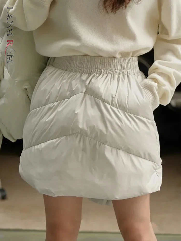 

[LANMREM] Fashion Thick Warm Down Skirts For Women 2024 Spring New Elastic High Waist Mini Skirt Female Clothing 26D8036