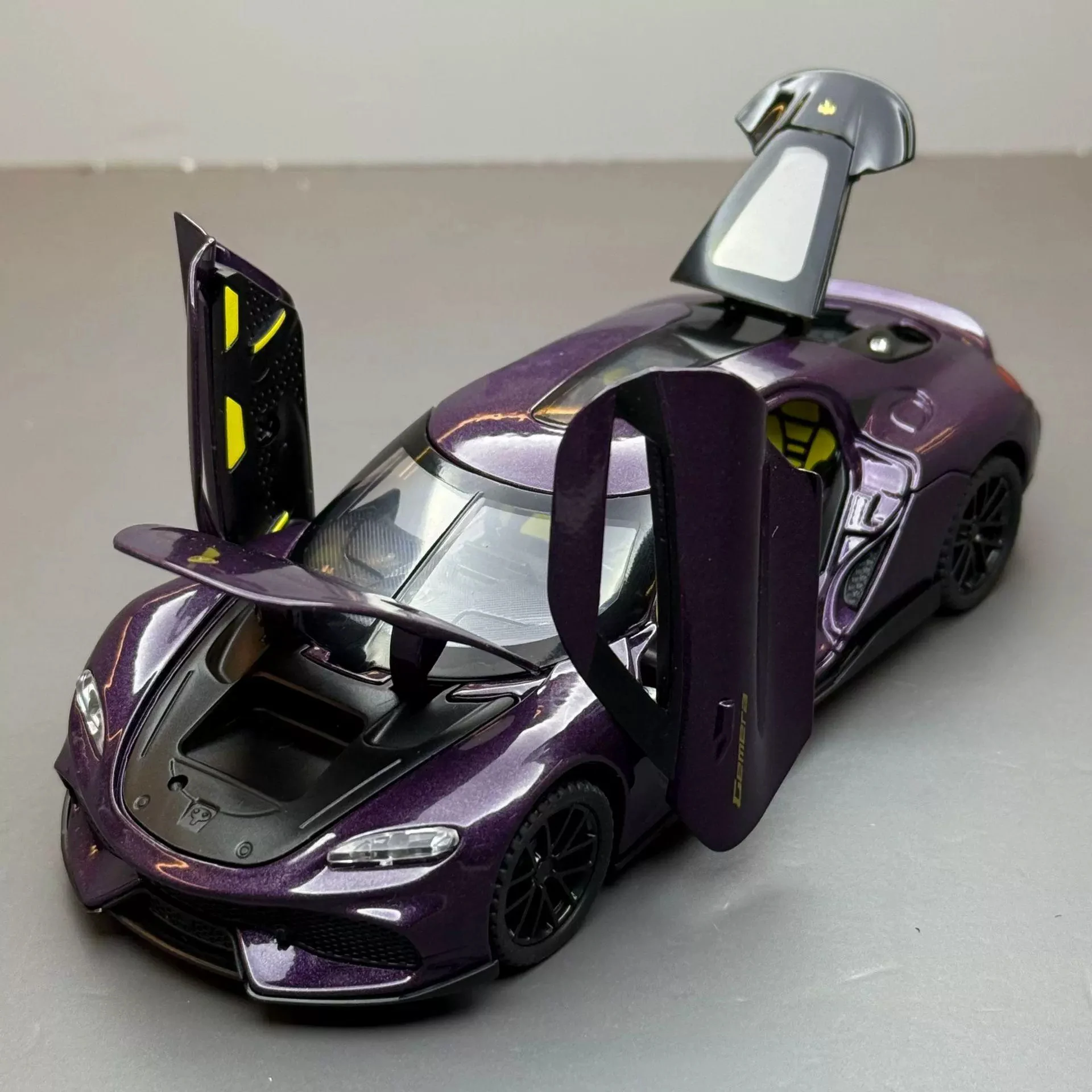 1:32 Gemera GT 합금 자동차 모델, 시뮬레이션 된 소리와 빛 어린이 장난감 자동차 장식품 소년의 생일 선물 수집