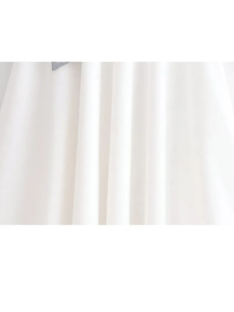 فستان نسائي جديد لربيع 2026 بتصميم عصري برقبة دائر...