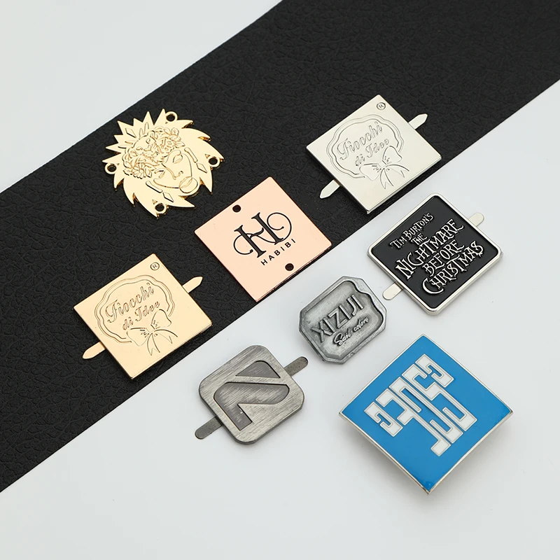 

300pcs MOQ Custom soft enamel metal brand name bags labels engraved rectangle purse plate hardware logo tag