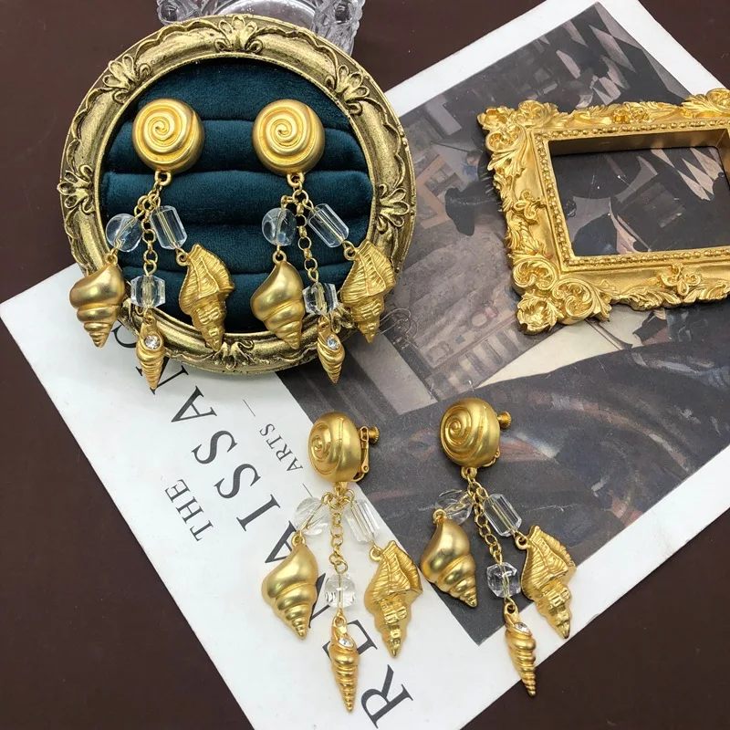 Vintage series snail and conch shaped pendant in Europe and America, medium length gold plated earrings and ear clips