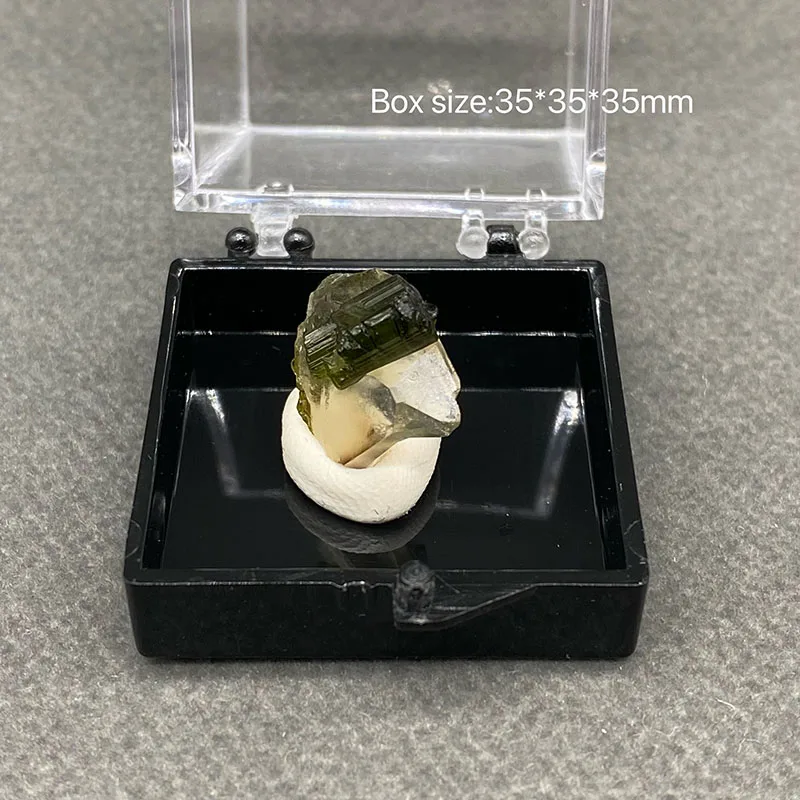 100%  Natural Green tourmaline Mineral Specimens Stones and Crystals Healing Crystal   +Box size:35*35*35 mm