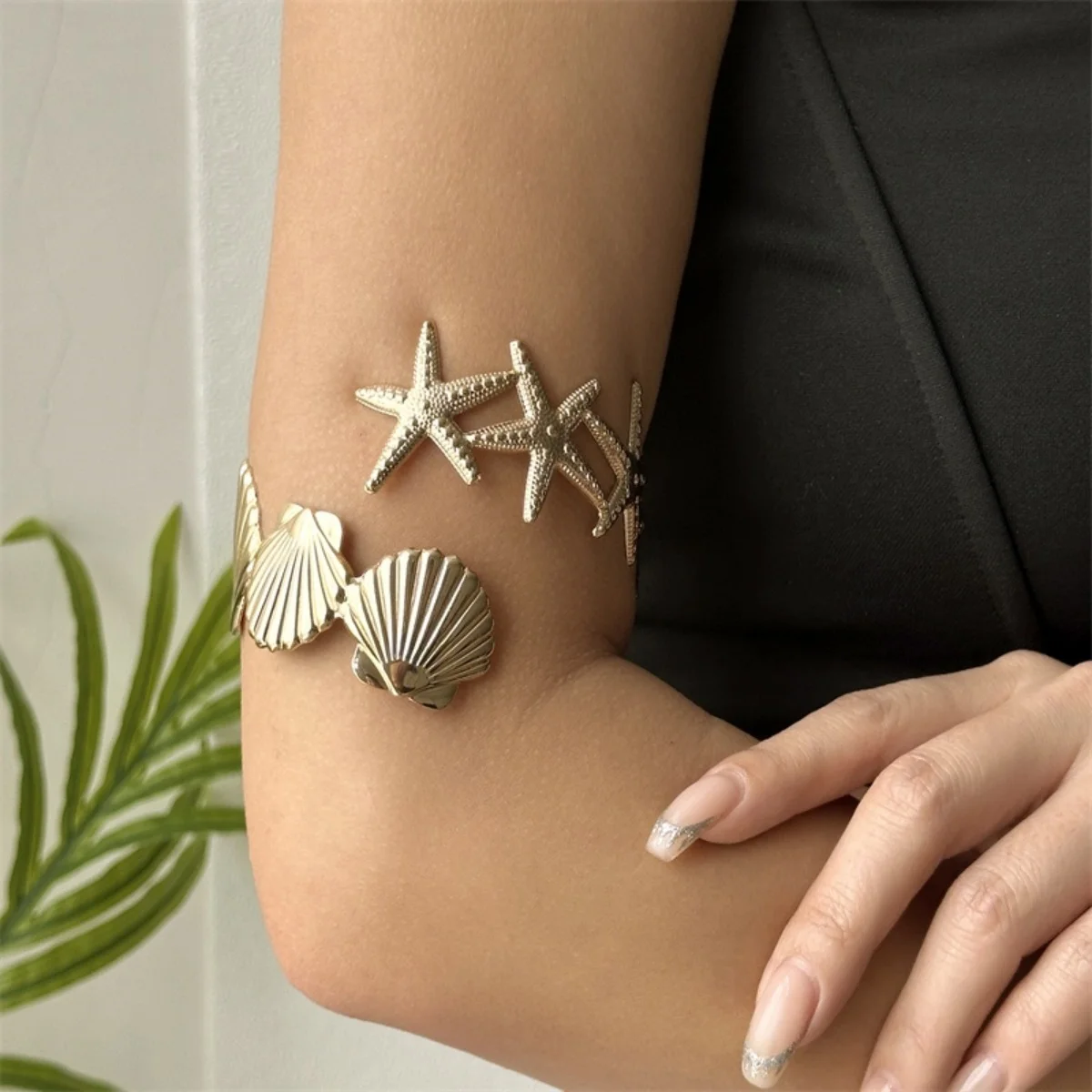 Metallische Seestern-Muschel-Armreifen für Damen und Herren, strukturierte Muschel-Stern-Armreifen, offener Armreif, Sommer-Strandparty-Schmuck – Detail 12