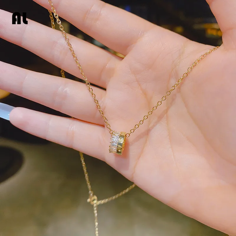 

New Fashion Trend French Light Luxury New Necklace Womens Necklace Birthday Holiday Gift Slimming and Beautifying the Collarbone