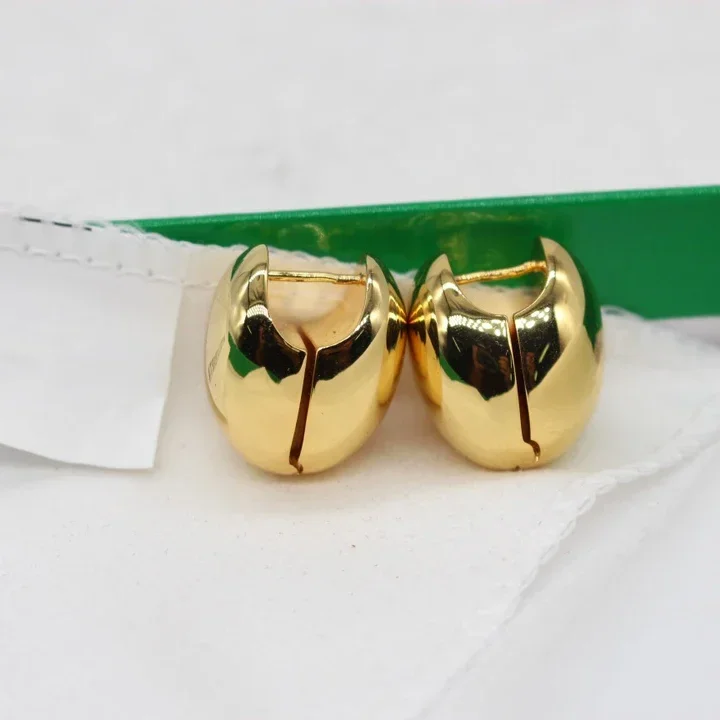 

2024 Europe Fashion Designer Brand Gold Oval Smooth Earrings Luxury Jewelry Women Party Trend