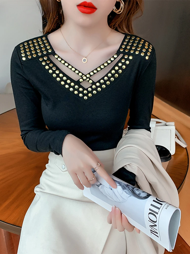 

Осенние Сексуальные облегающие футболки с V-образным вырезом, креативные футболки с длинным рукавом и шпильками, футболка, женская одежда, топы черного цвета для весны ZL670