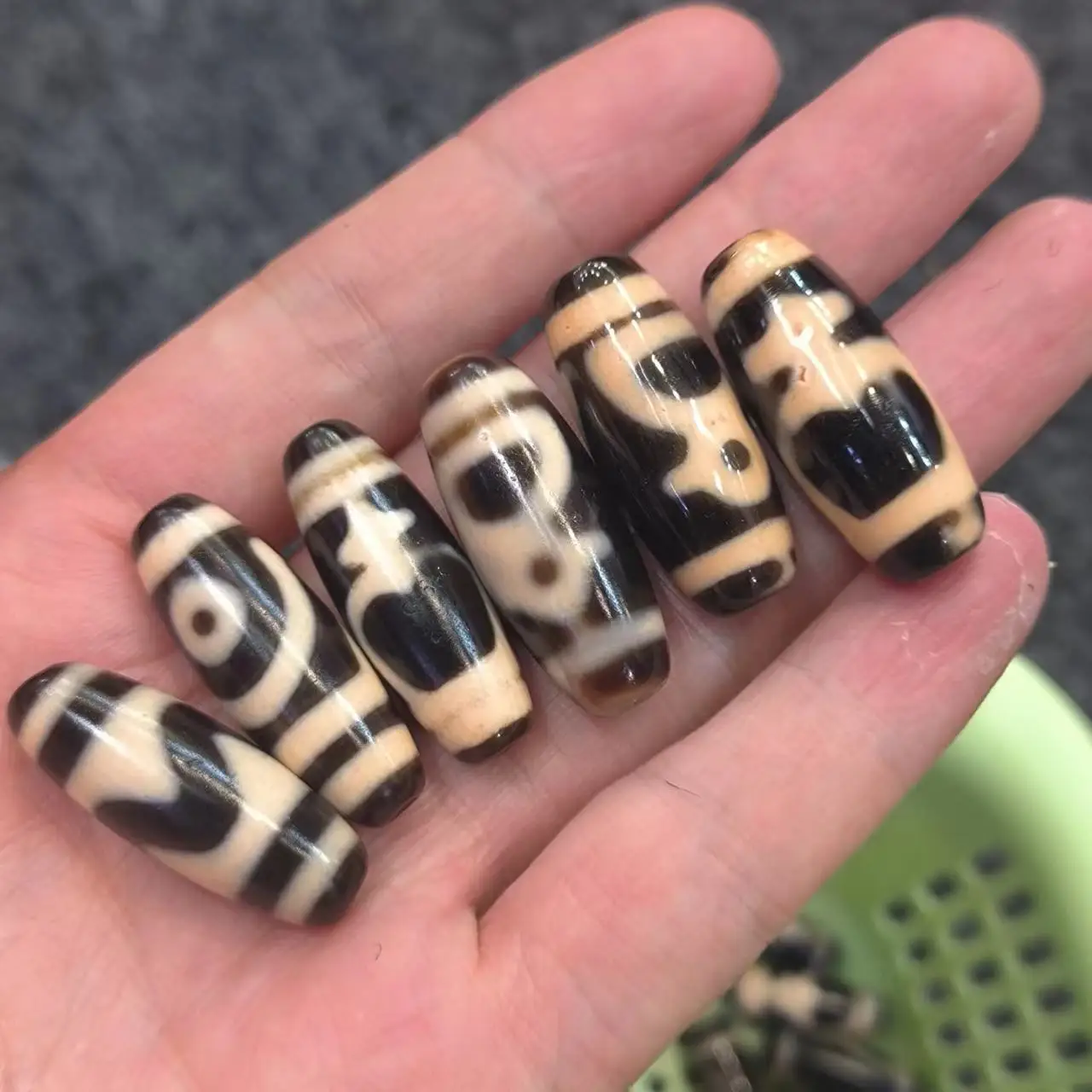 

100pcs/lot natural high quality old agate dzi Multiple patterns Yellow black permeation process Accessories bracelet necklace