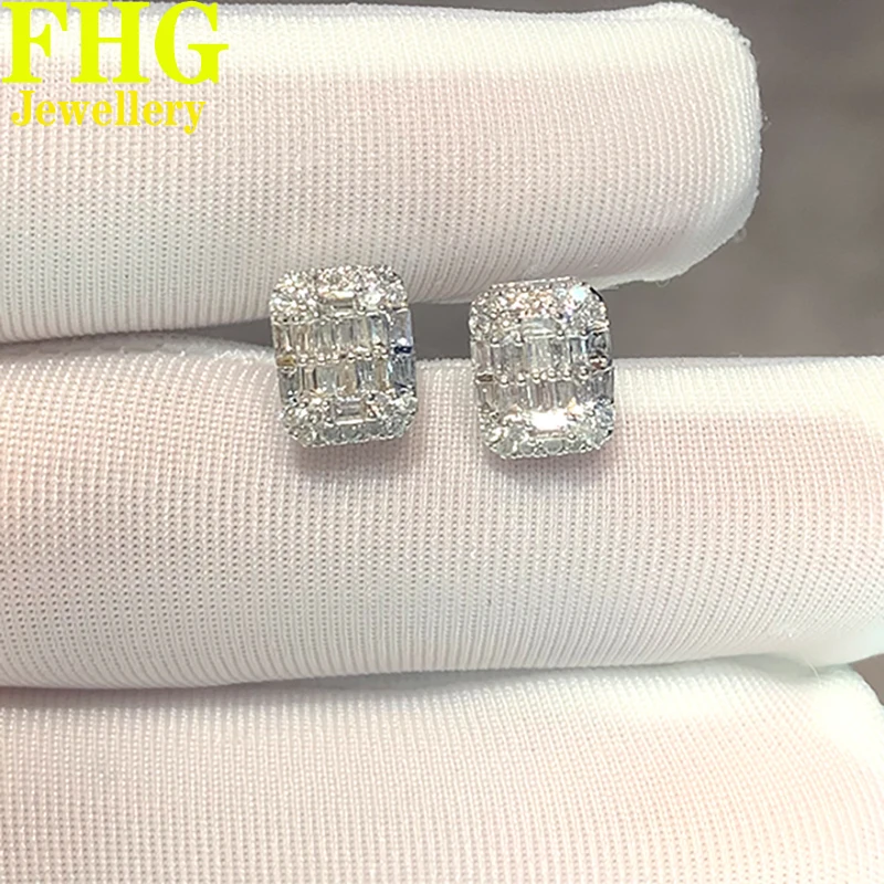 

Женские серьги-гвоздики из белого золота 100% пробы, с натуральным бриллиантом 0,5 карата