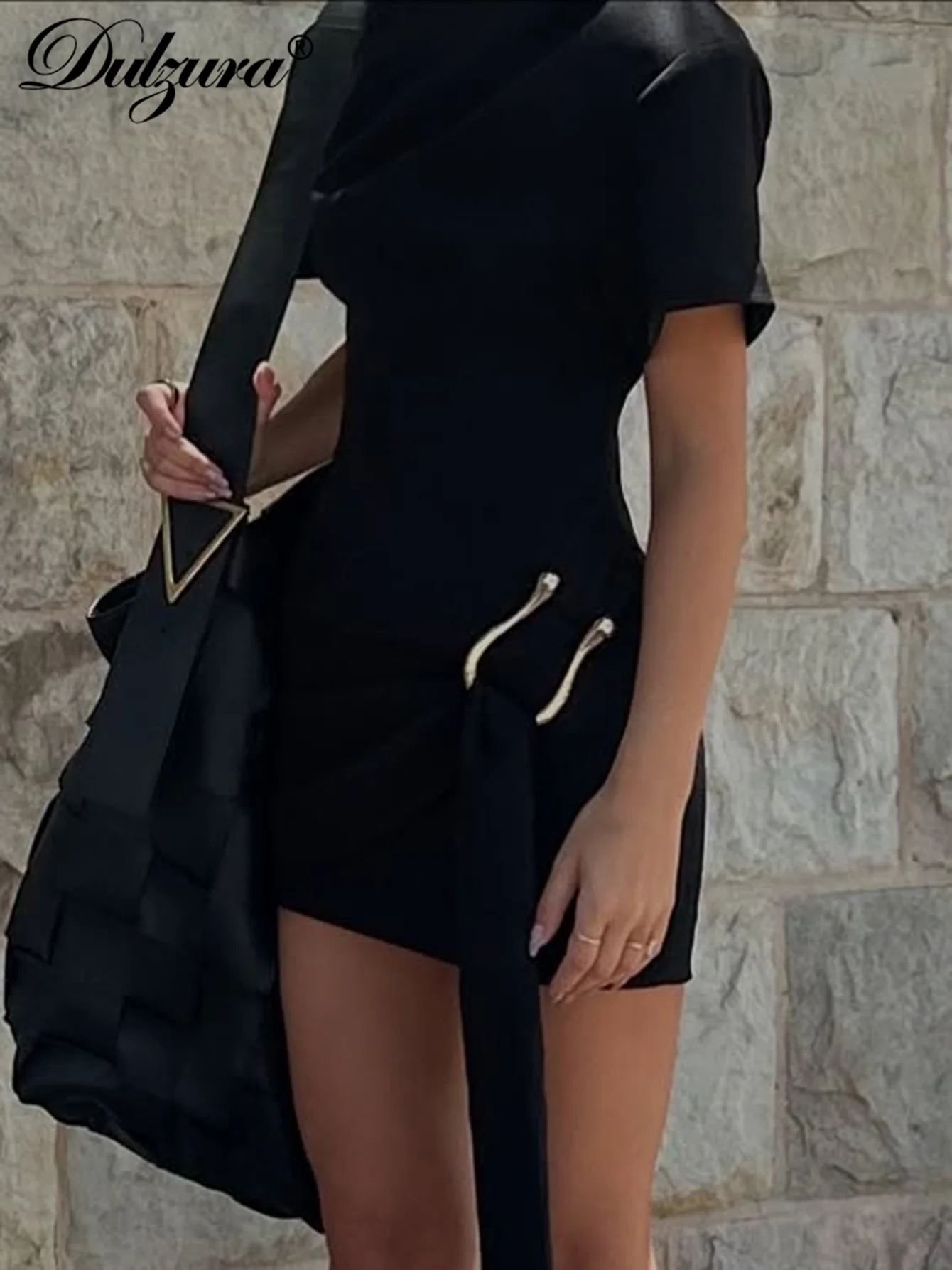 Robe courte moulante col rond boutons métal streetwear – Image 5