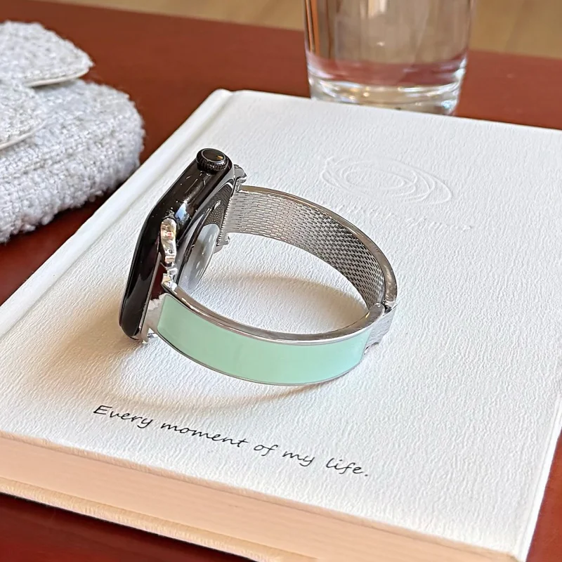 Elegant Metal Strap Bracelet