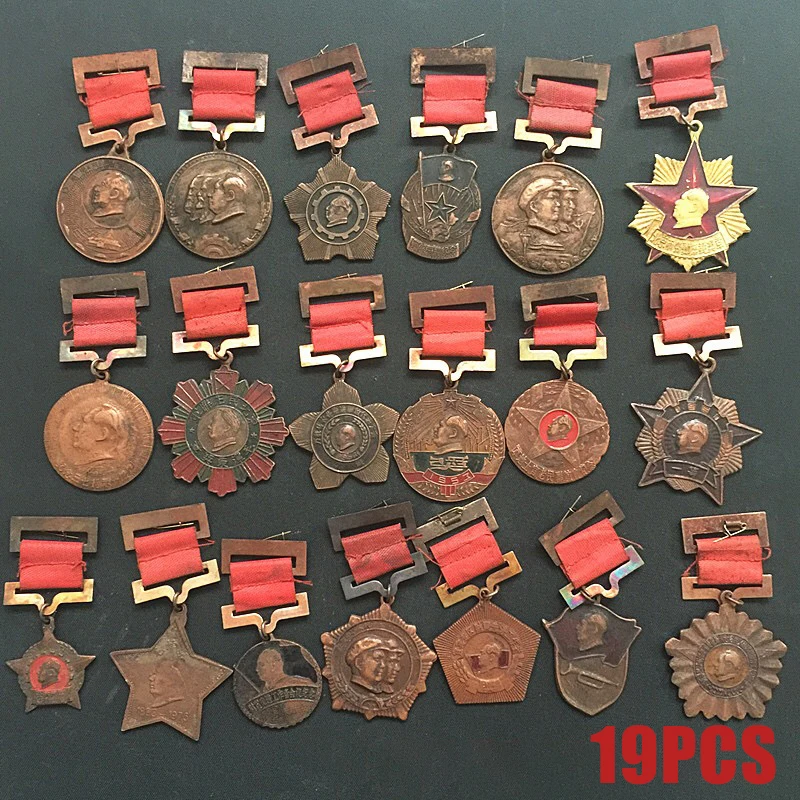 

19pcs Collect China's Military Medal Set Mao Revolutionist Medals Film and Television Props Medal Badge Chairman Mao Medal