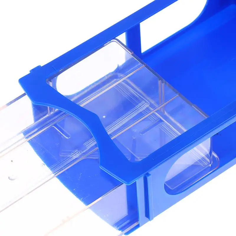 Boîte de rangement transparente ouverte, montrant des outils de modélisme bien organisés à l'intérieur