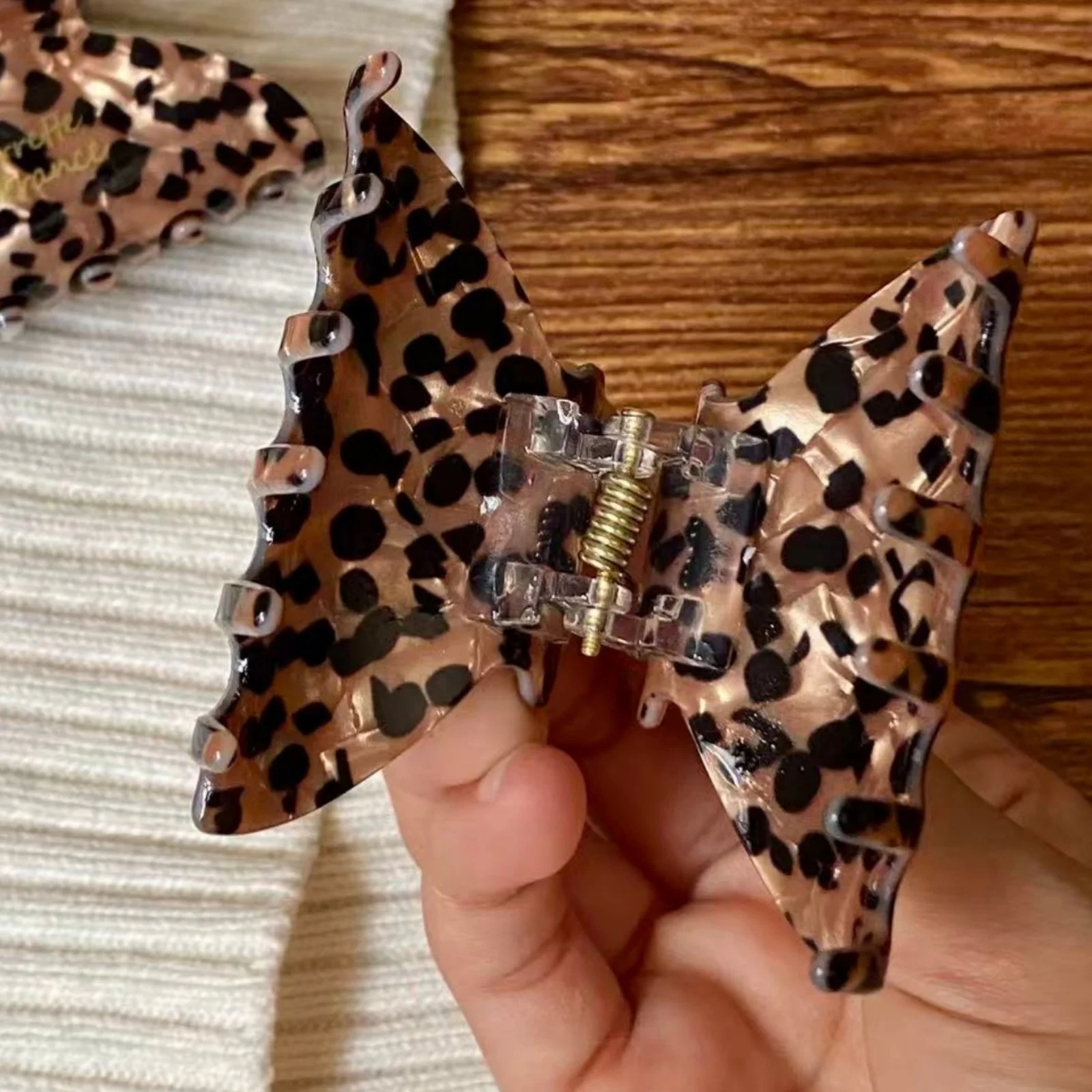 1PC Leopard Print Hair Claw Clips, Acrylic French Style Barrettes, Stylish Large Hair Grips For Women, Accessories For Daily We