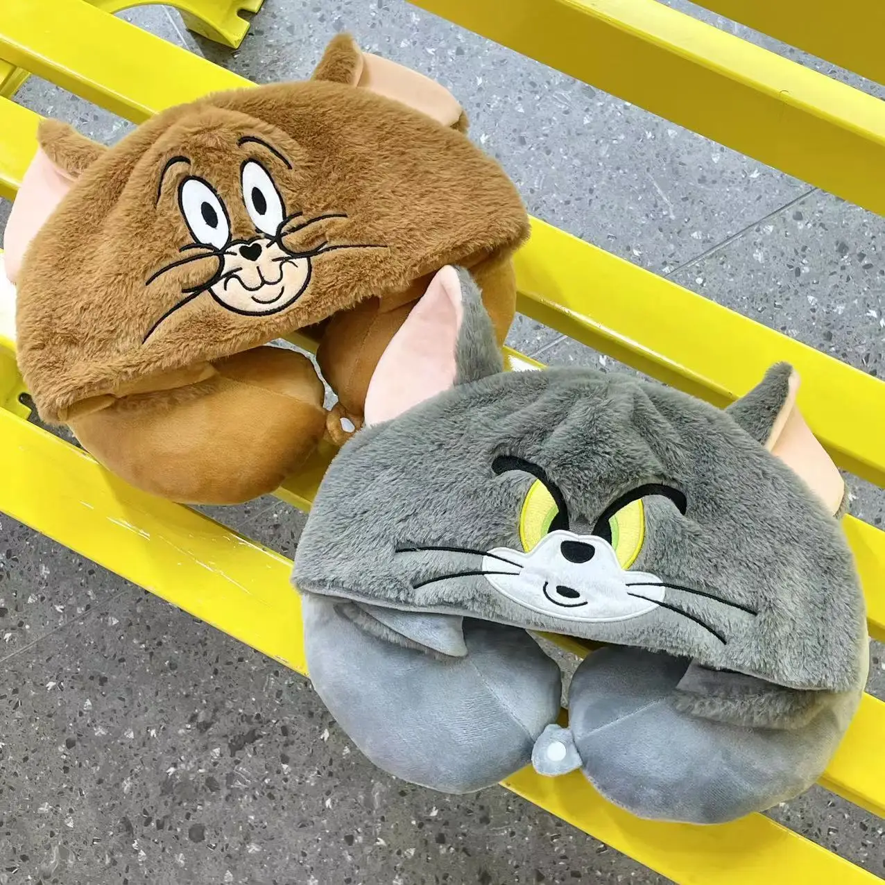 

U-образная подушка с капюшоном Tom And Jerry, симпатичная подушка для шеи Tom And Jerry, подушка для сна, дорожная U-образная подушка, рождественские подарки для девочек