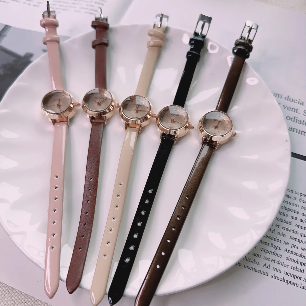 Women's retro small dial watch with simple temperament, belt quartz watch, women's watch