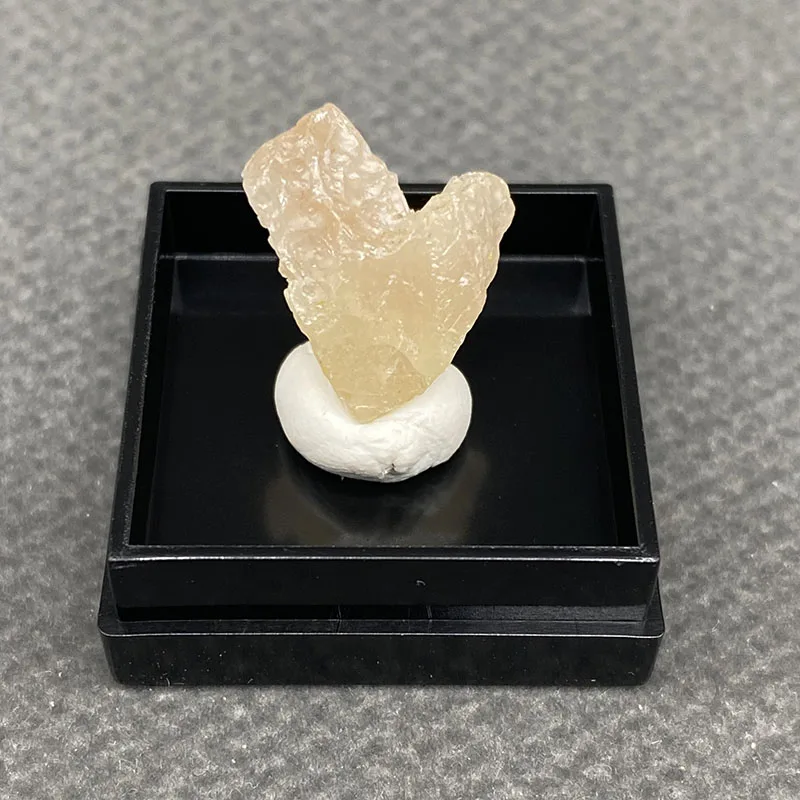 100%  Natural citrine Mineral Specimens Stones and Crystals Healing Crystal from China +Box size:27*27*25mm
