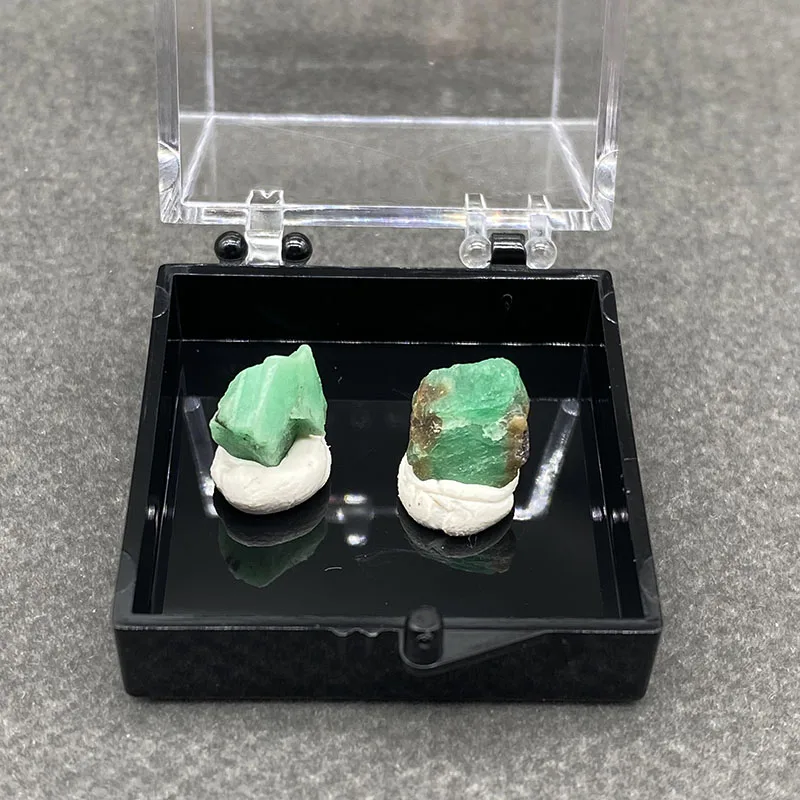 100%  Natural Emerald Mineral Specimens Stones and Crystals Healing Crystal   +Box size:35*35*35 mm