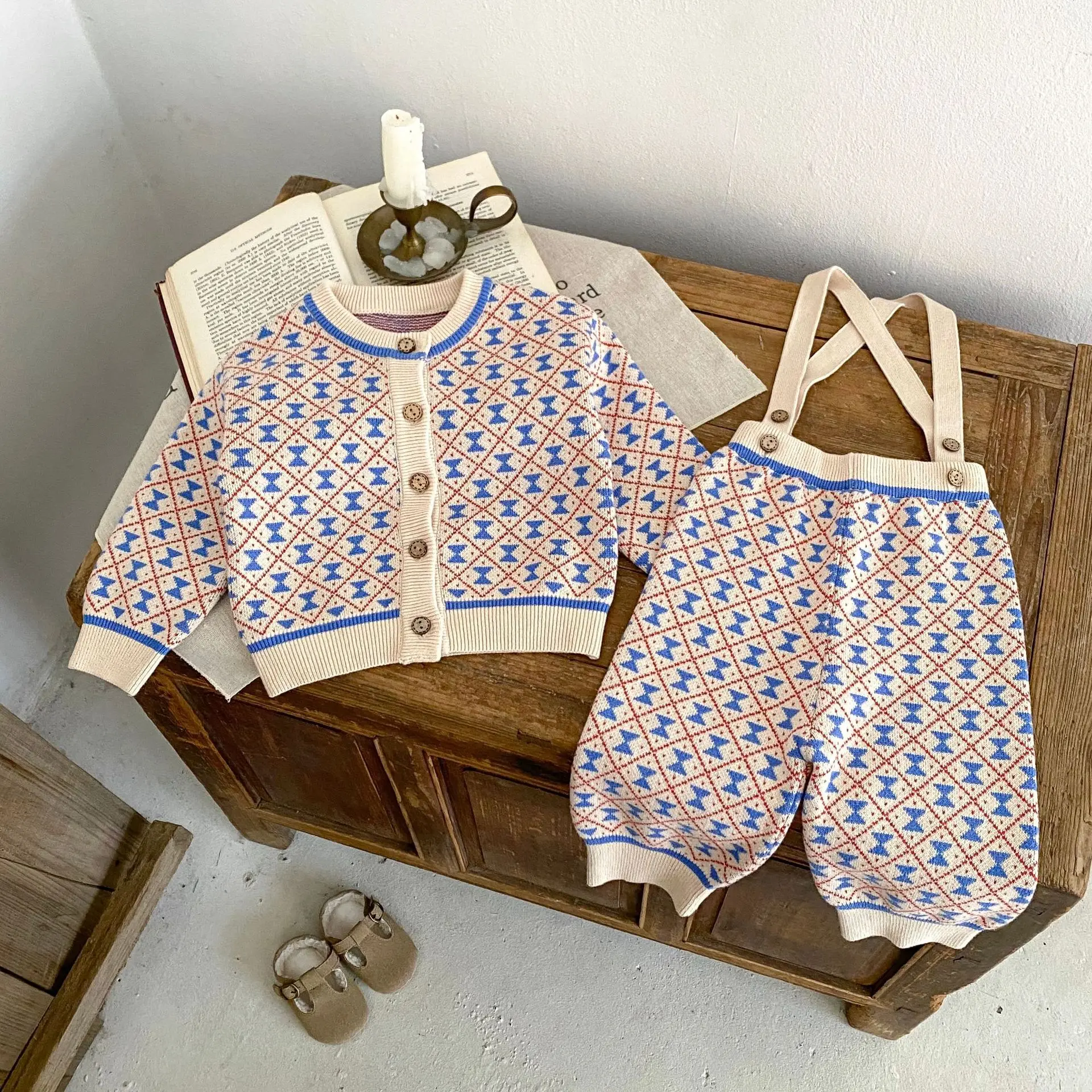 

Baby Clothing 2023 Autumn Winter Toddler Pattern Knit Coat Sweater Strap Pantsuit Casual Simple New Fashionable Baby Set