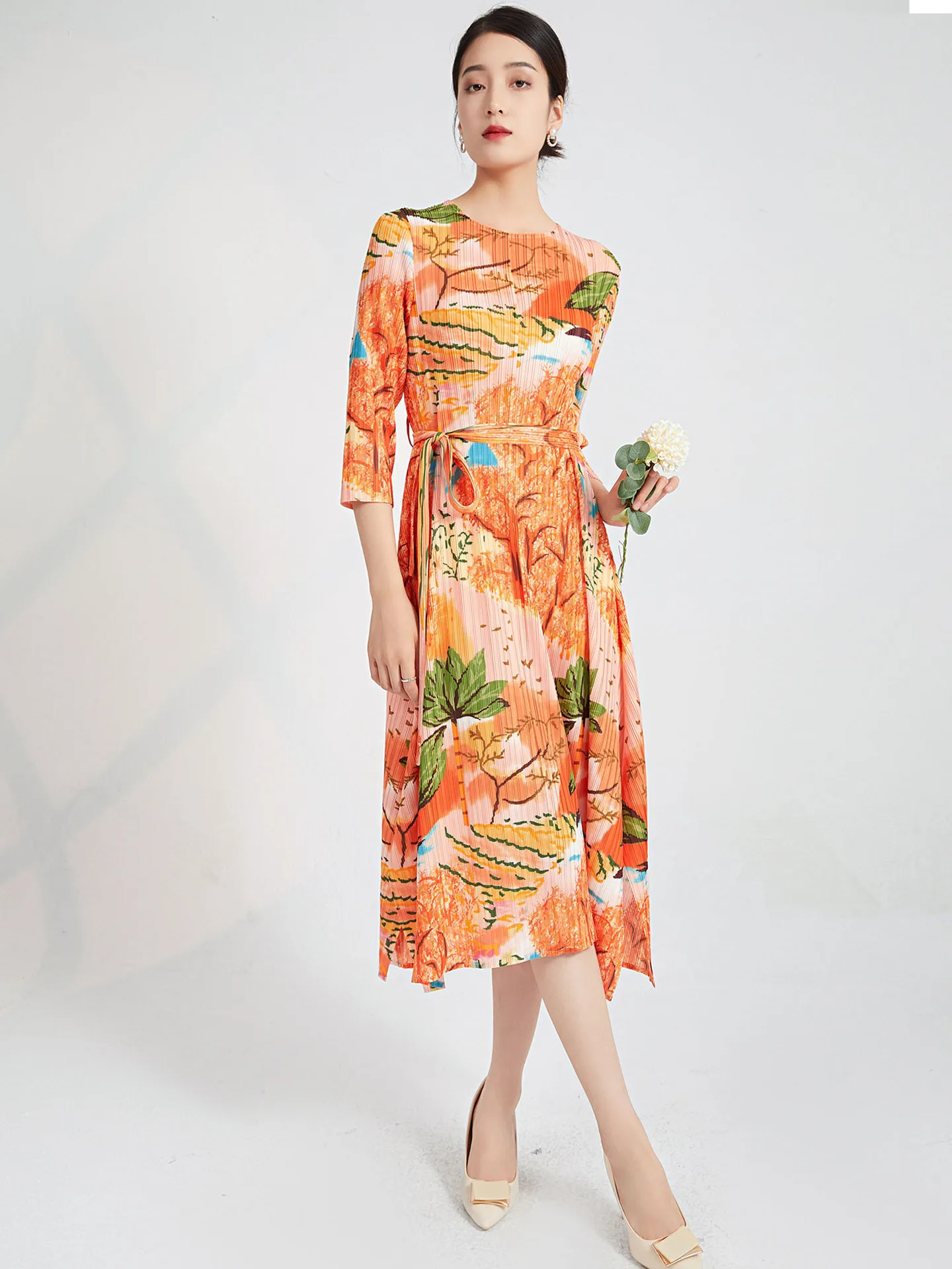 

2023 Women's New Floral Long Dress French Fashionable Loose Large Size Lace-up Pleated Dress