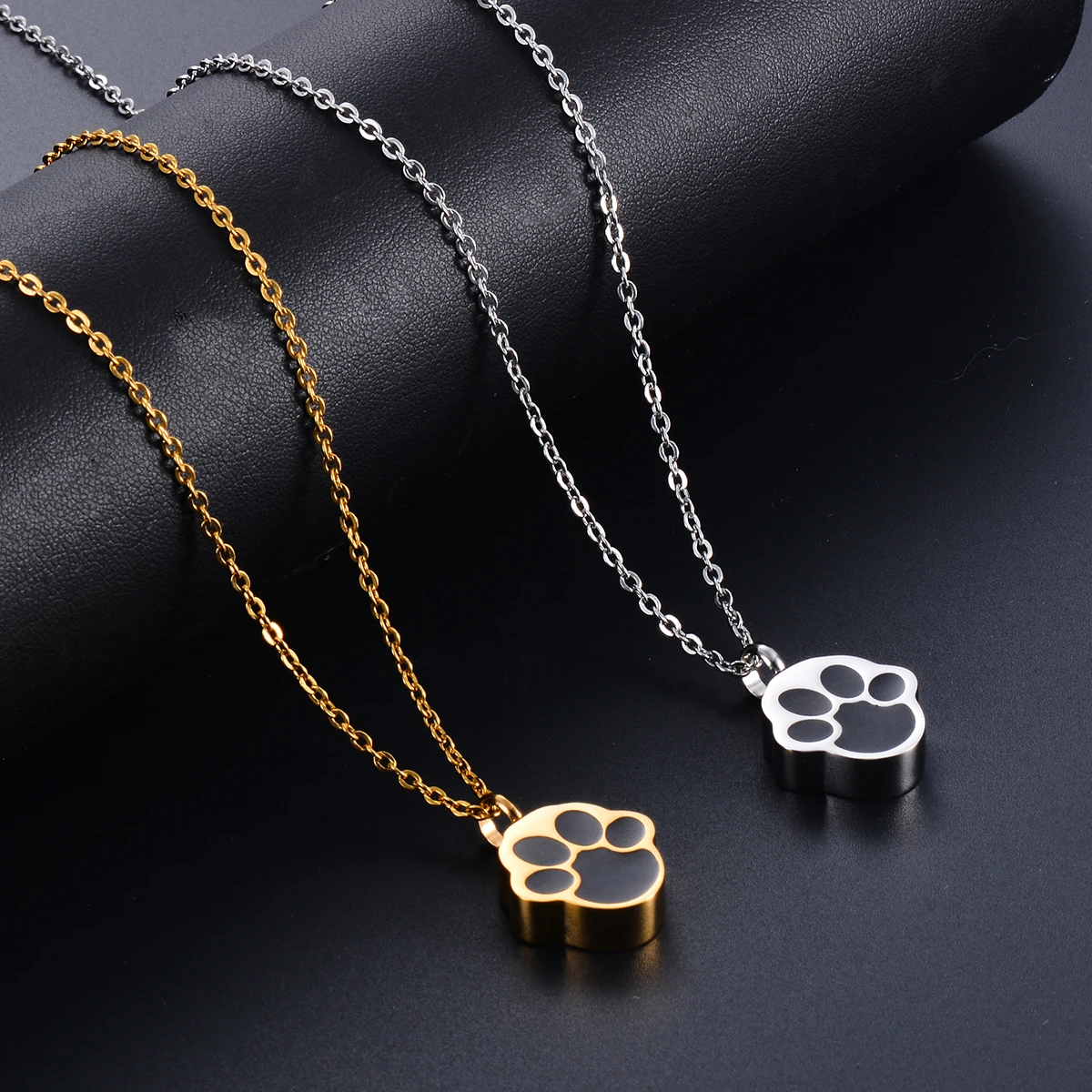 Minicremation Collana con urna per ceneri per animali domestici, con stampa di zampe e frassino commemorativo, in metallo