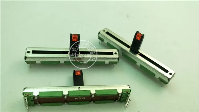 

Alpha 6 cm straight slide fender single potentiometer with lamp W50K shank 15MM with midpoint 8 pin