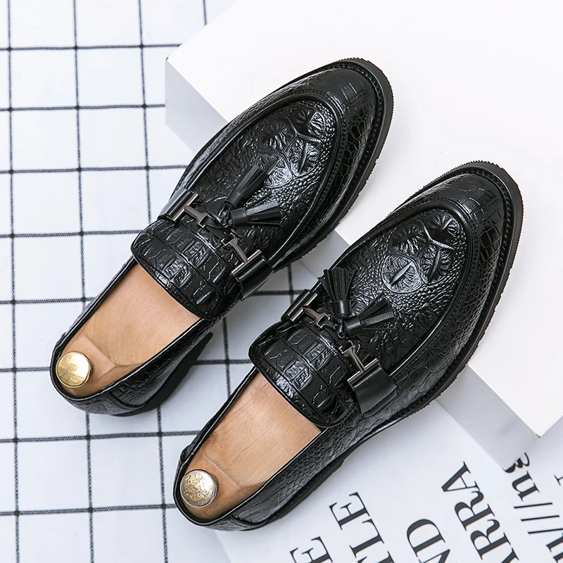 

Luxury Italian designer Men Casual shoes 2022 Wedding party Formal Dress Leather shoes Fashion tassels Oxford Driving Loafers