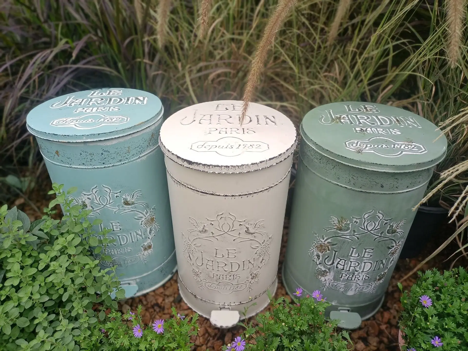 

Foot Trash Bin with Lid Vintage Iron Art Garden Courtyard Villa Decoration Office Living Room