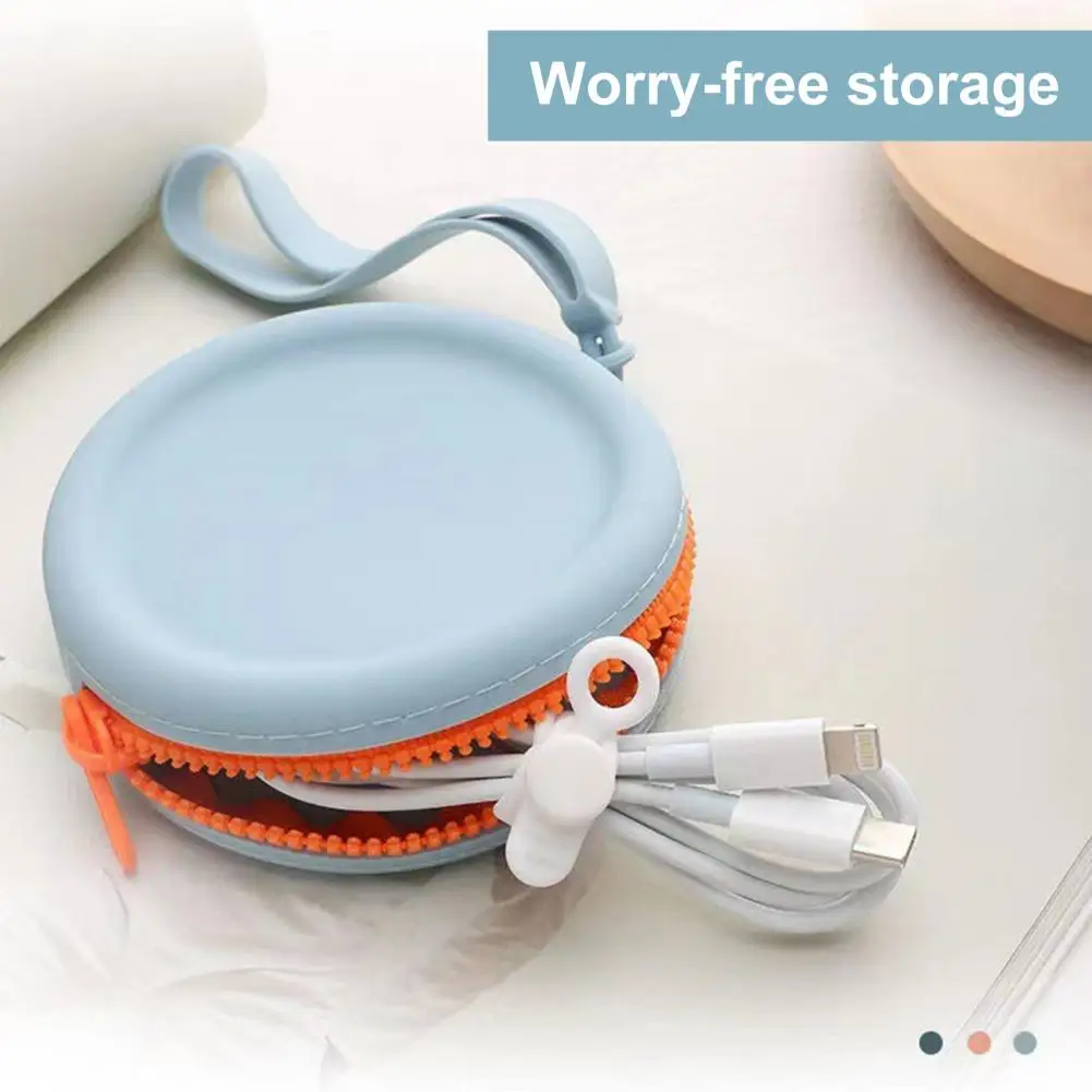 Dog Treat Bag Dog Training Supplies 2Pcs/Set Silicone Dog Treat Pouch With Carabiner Kids Round Zipper Closure Pouch Earphone Storage Bag Pocket Size Dog Cat Snack