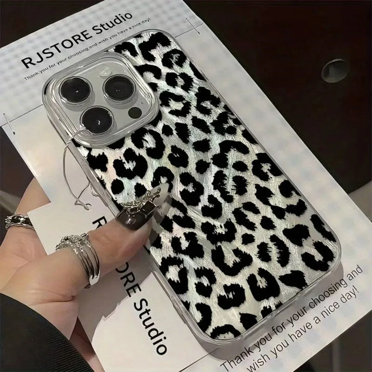 ตัวเลือกสินค้า เคสซิลิโคนลายเสือดาว คุ้มครอง iPhone ทุกรุ่น