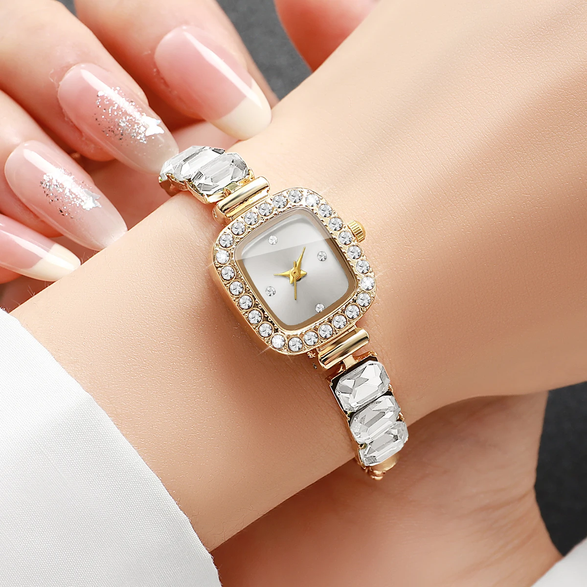 1pc Women's Gift Watch Compact Sweet Simple Style Bracelet Watch (Box Not included)