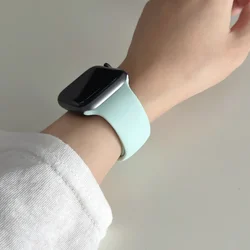Silicone Sport Band for Apple Watch - Versatile and Durable Strap Accessory (43 Spray green)